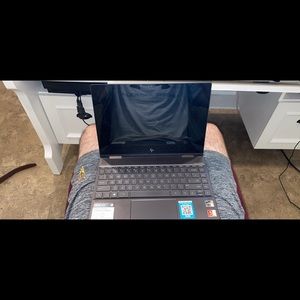 HP ENVY RYZEN 7 2-1 laptop 13in
